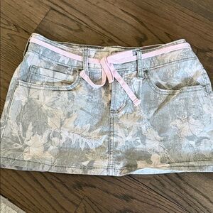 Hollister camo Mini Skort with Pink Waist Tie size 26 (2)